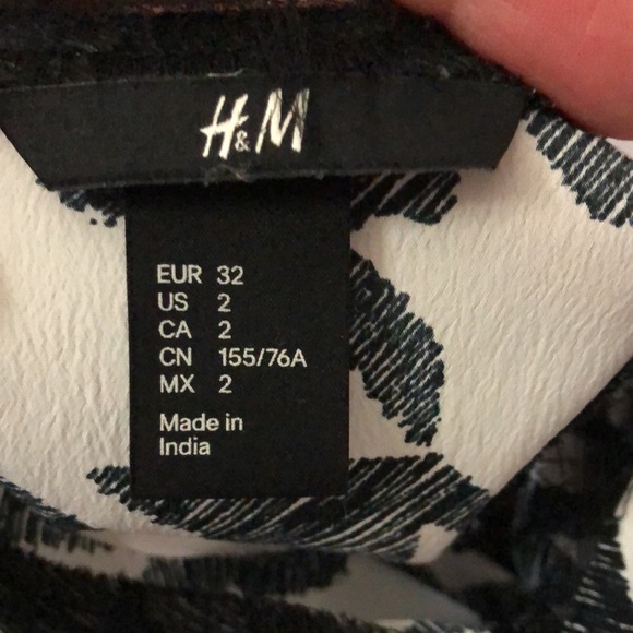 H&M Black & White Houndstooth Check Racerback Tank Top Sz 2 - Picture 5 of 5